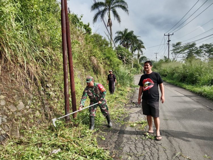 Babinsa Koramil 2206/Parakansalak Laksanakan Kegiatan Bhakti Sosial