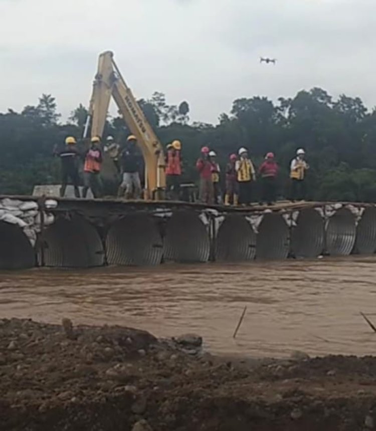 Viral Video Joget di Jembatan Darurat Bojongkopo, DPRD Sukabumi Kecam Aksi Pekerja PU