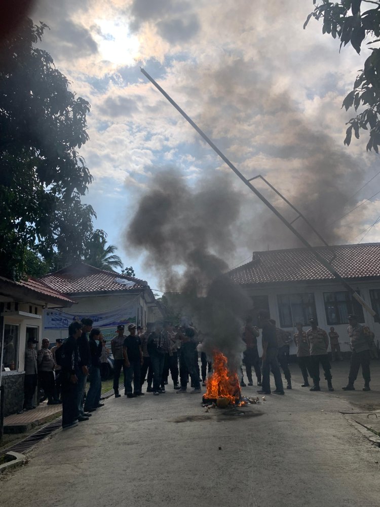 Mahasiswa Gelar Aksi Demo di Dinas Pertanian Sukabumi, Tuntut Transparansi Pengadaan Mesin Vertical Dryer