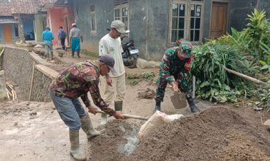 Babinsa Koramil 2206/Parakansalak Laksanakan Kegiatan KARBAK Pembuatan TPT