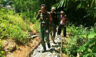 Karya Bhakti Babinsa Koramil 2210/Pabuaran Bersama Warga Masyarakat