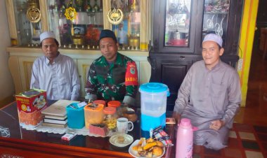Babinsa Koramil 2213/Jampangkulon Laksanakan Komsos Bersama Warga Desa Cimahpar