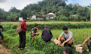 Babinsa Koramil 2204/Cikidang Dampingi Kegiatan Posyandu di Desa Cikarae Thoyibah