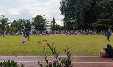 Warga Bogor Padati Alun-Alun untuk Berolahraga Meski Cuaca Mendung