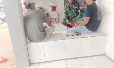 Babinsa Koramil 2210/Pabuaran Laksanakan KOMSOS Bersama Warga