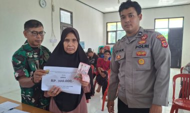 Babinsa Koramil 2204/Cikidang Dampingi Penyaluran BLT Dana Desa di Mekarnangka