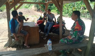 Babinsa Desa Cibuntu Laksanakan KOMSOS dengan Warga Kp. Legik Loba