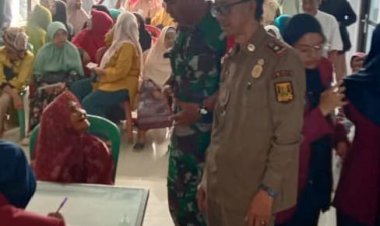 Babinsa Koramil 2205/Kalapanunggal Dukung Pengobatan Gratis oleh Mahasiswa UNTAR