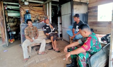 Serka Ariyanto Laksanakan Komsos Bersama Warga Desa Parakansalak