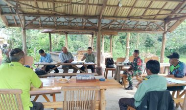 Babinsa Koramil 2205/Kalapanunggal Hadiri Rapat Bersama BPP dan Ketua Poktan di Desa Gunung Endut