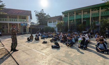 Babinsa Koramil 2202/Palabuhanratu Berikan Wawasan Kebangsaan kepada Siswa SMP IT Jayanti