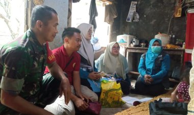 Babinsa Koramil 2204/Cikidang Dampingi Pemeriksaan Stunting oleh Puskesmas