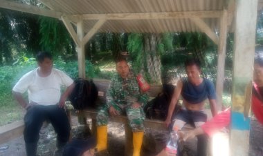 Babinsa Koramil 2204/Cikidang Laksanakan Komsos dengan Warga Desa Cikiray