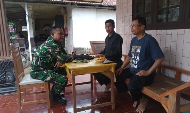 Babinsa Koramil 2205/Kalapanunggal Jalin Silaturahmi Lewat Komsos Bersama Tokoh Masyarakat ﻿
