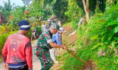 Babinsa Koramil 2204/Cikidang Gelar Kegiatan Bakti Bersama Warga