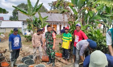 Babinsa Koramil 2206/Parakansalak Laksanakan Pengawasan Pembangunan Jalan Lingkungan di Desa Lebaksari