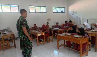 Babinsa Koramil 2201/Cisolok Dampingi Kegiatan Makan Bergizi di SDN Tenjolaut