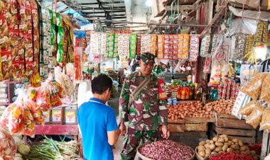 Babinsa Koramil 2202/Palabuhanratu Laksanakan Pengecekan Harga Sembako di Pasar Semi Modern