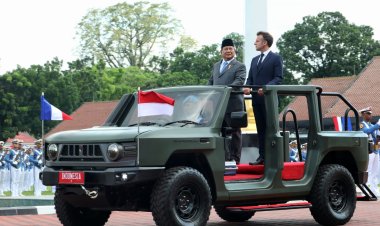 Panglima TNI Sambut Kunjungan Presiden RI Bersama Presiden Prancis Ke Akmil
