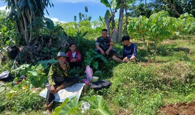 Babinsa Koramil 2205/Kalapanunggal Laksanakan Kegiatan Bhakti Bersama Warga