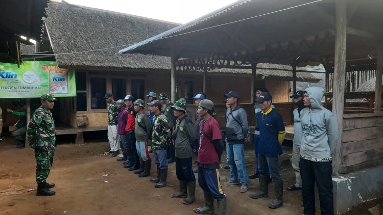 TNI dan Warga Bersinergi Bangun Infrastruktur Desa di Cisolok