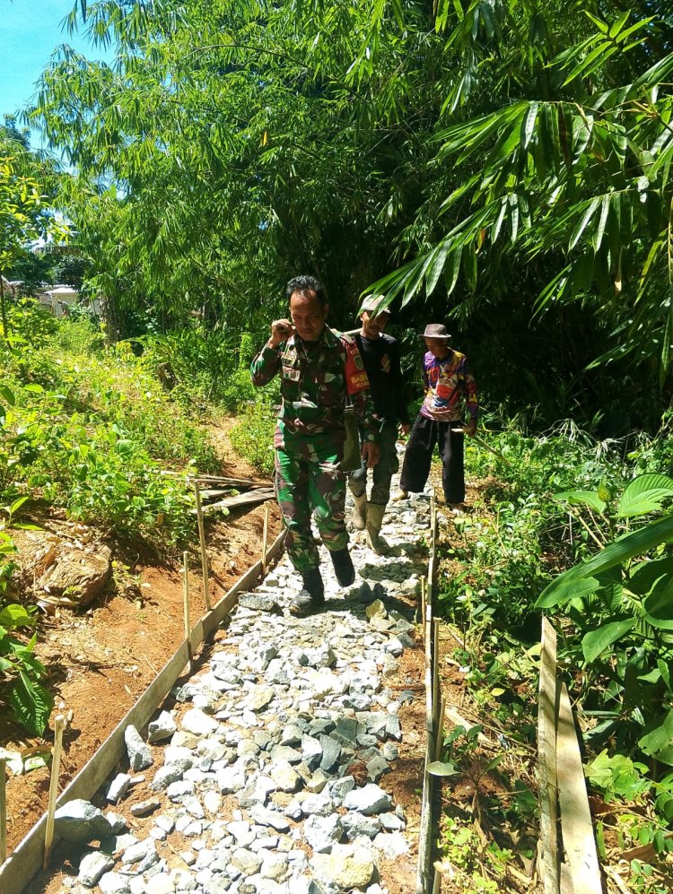 Karya Bhakti Babinsa Koramil 2210/Pabuaran Bersama Warga Masyarakat