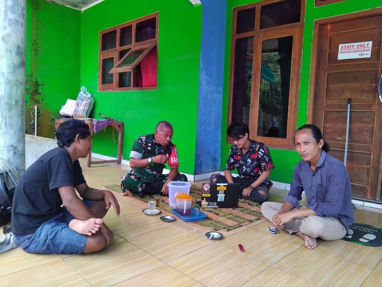 Babinsa Koramil 2208/Nyalindung Tingkatkan Komunikasi Sosial dengan Tokoh Pemuda