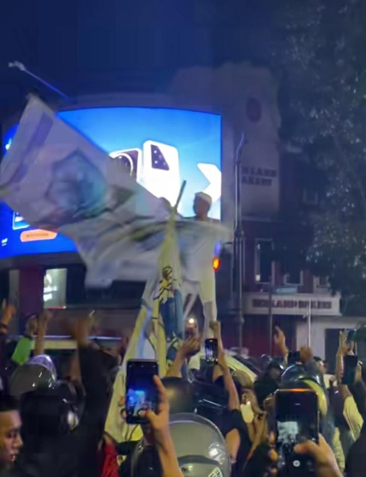 Euforia Kemenangan Persib, Gubernur Jabar Dedi Mulyadi Ikut Rayakan di Atas Mobil