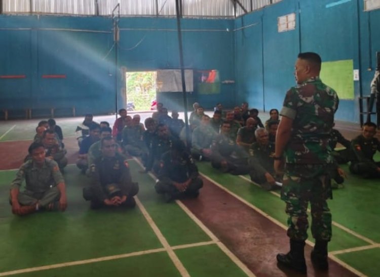 Babinsa Koramil 2206/Parakansalak Laksanakan Pembinaan Linmas di Desa Bojonglongok