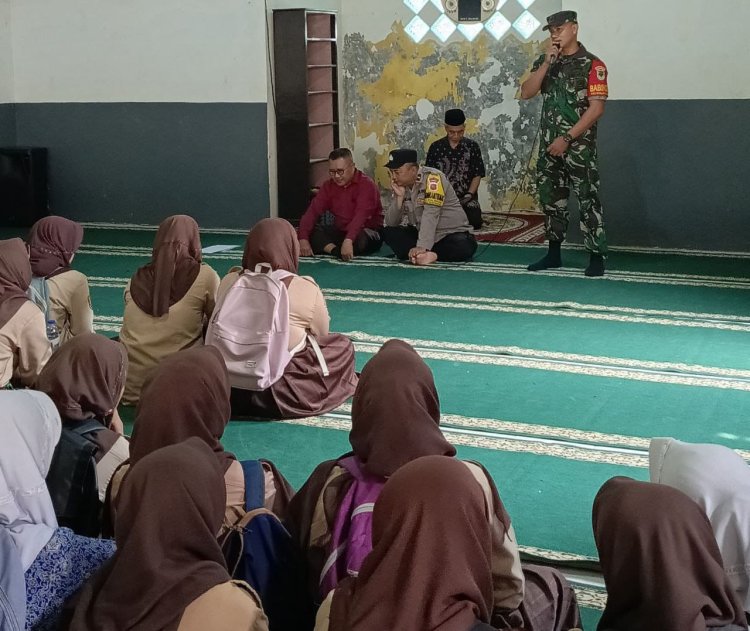 Babinsa Koramil 2208/Nyalindung Berikan Himbauan kepada Siswa Pasca Kelulusan
