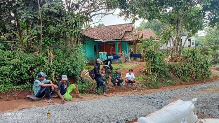 Babinsa Koramil 2209/Lengkong Laksanakan Komsos di Desa Cilangkap