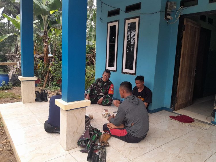 Babinsa Koramil 2214/Surade Laksanakan Komsos di Desa Pasiripis