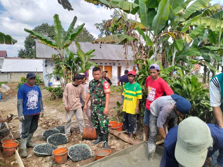 Babinsa Koramil 2206/Parakansalak Laksanakan Pengawasan Pembangunan Jalan Lingkungan di Desa Lebaksari