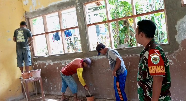 BABINSA KORAMIL 2202/PALABUHANRATU LAKSANAKAN BAKTI REHAB SEKOLAH DASAR