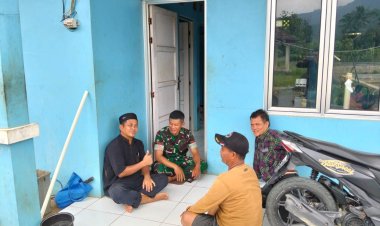 Babinsa Koramil 2202/Palabuhanratu Laksanakan Komsos Bersama Warga Desa Tonjong