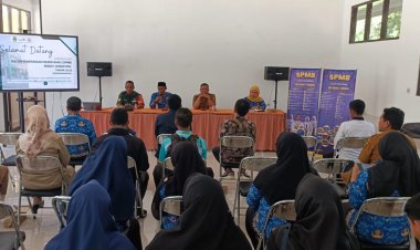 Babinsa Koramil 2209/Lengkong Hadiri Penerimaan Siswa Baru di SMAN 1 Lengkong