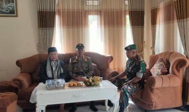 Babinsa Koramil 2205/Kalapanunggal Jalin Silaturahmi Lewat Komsos Bersama Tokoh Agama