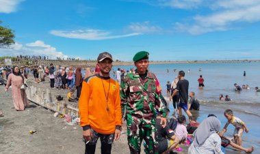BABINSA KORAMIL 2202/PALABUHANRATU LAKSANAKAN KEGIATAN PENGAMANAN WILAYAH DI OBYEK WISATA