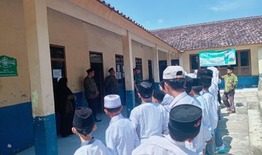 Babinsa Koramil 2206/Parakansalak Hadiri Rapat Koordinasi di MTs Al Kholiliyah