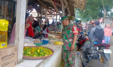 Babinsa Koramil 2206/Parakansalak Laksanakan Pengecekan Harga Sembako di Parakansalak