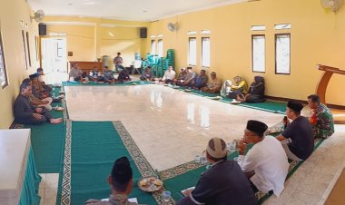 Babinsa Koramil 2204/Cikidang Hadiri Pengajian Bulanan di Desa Cicareuh