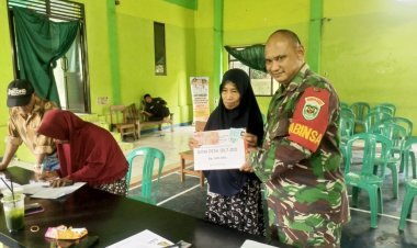 BABINSA KORAMIL 2202/PALABUHANRATU LAKSANAKAN PENDAMPINGAN PENYALURAN BLT DI DESA LOJI