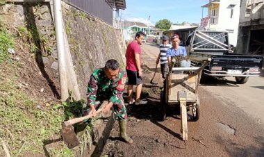 Bhakti TNI Koramil 2205/Kalapanunggal: Pelda Mulawarman Gelar Kerja Bakti Pembersihan Jalan