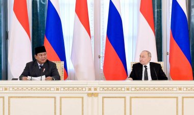 Presiden RI Prabowo Subianto melakukan pertemuan bilateral dengan Presiden Federasi Rusia Vladimir Putin di Istana Konstantinovsky,