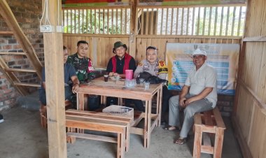 KOMSOS BABINSA KORAMIL 2206/PARAKANSALAK BERSAMA TOKOH MASYARAKAT