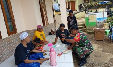 Babinsa Koramil 2205/Kalapanunggal Gelar Komsos Bersama Tokoh Masyarakat