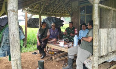 Babinsa Koramil 2206/Parakansalak Tingkatkan Silaturahmi Lewat Komsos Bersama Tokoh Masyarakat