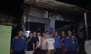 DAMKAR KABUPATEN SUKABUMI SEKTOR PALABUHAN RATU SIGAP PADAMKAN KEBAKARAN DI KP. TEGAL CIBODAS