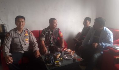 Babinsa Koramil 2205/Kalapanunggal Gelar Komsos Bersama Bhabinkamtibmas dan Kadus di Desa Palasari Girang