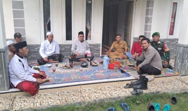 Babinsa Koramil 2207/Jampangtengah Laksanakan Komsos Bersama Tokoh Masyarakat di Desa Sindangresmi